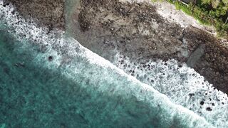 4K resolution - waves crashing to the shore | Trending HD Video