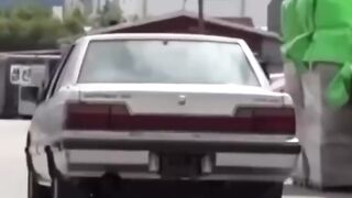 Kenapa Mobil Tidak Terasa Seperti Roller Coaster di Jalan Rusa