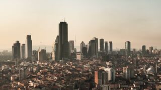 4K resolution - a city skyline with tall buildings and a large city | Trending HD Video