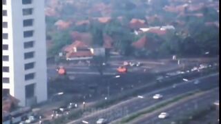 Video amatir suasana kota Jakarta pada tahun 1978an.