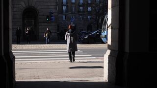 Funnyfuzzy - urban street crossing with pedestrians view | Trending HD Video