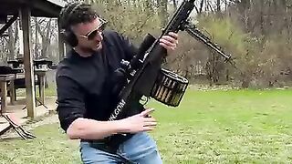 Small machine gun