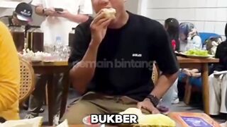 Pemain Persib Mukbang Durian! Para Pemain Terlihat Happy di Bandung