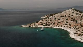 travelite - aerial view of boat in tranquil bay | Trending HD Video