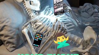 Berapa lama kamu bisa scroll HP tanpa berhenti?