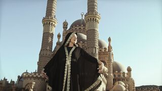 The Pioneer Woman - islamic woman in a mosque | Trending HD Video 4