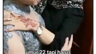 Wanita korban perjodohan ini awalnya tampak begitu marah