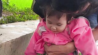 My little brother is really happy playing in the water in the gutter on the edge of the rice field????????????????