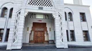 modern mosque with intricate architecture in daylight | Professional HD Video