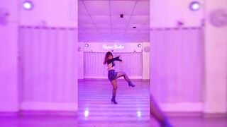 Indian Girl Gunika Sanan Dance 15