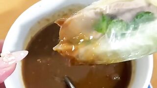 rice noodles with meat dipped in fermented fish sauce