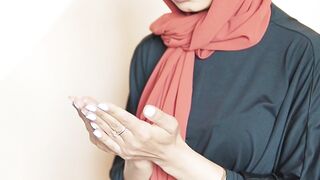 The Pioneer Woman - a woman praying to allah | Trending HD Video