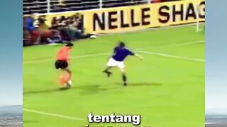 Sepak bola itu sederhana, tapi bermain sepak bola yang sederhana itu sulit. — Johan Cruyff. ????????✨