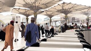 crowd at al masjid an nabawi in medina | Professional HD Video