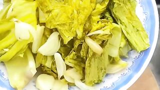 A simple yet delicious way to pickle vegetables.