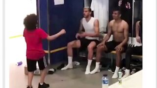 Momen kecil yang bikin hati fans Real Madrid hangat ????