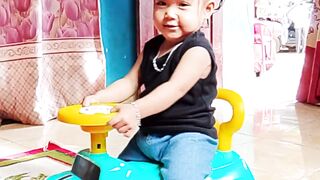 Ini lagi nunggu aa kami guys mau pergi sunat