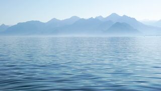 4K Computer Monitor - a lake by the mountains | Trending HD Video