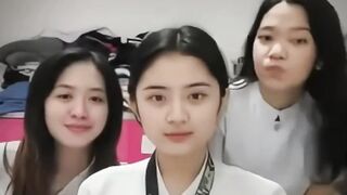 खूबसूरत लड़की के क्यूट रिएक्शन