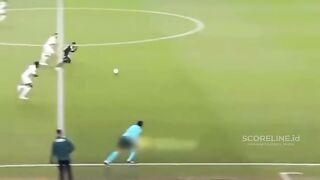 Seketika Juninho mengirim kiper itu kembali ke akademi