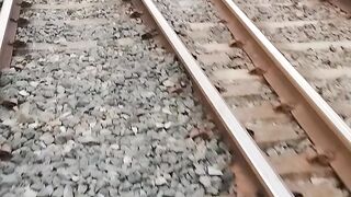 Parkir di posko lebaran perlintasan rel kereta api