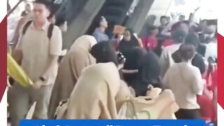 Seorang copet berhasil diamankan oleh petugas keamanan di kawasan Pasar Tanah Abang pada Sabtu (14/3/2026).