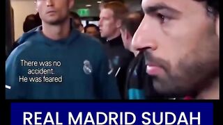 ???????? Saat Mo Salah meninggalkan lapangan di final Liga Champions 2018,