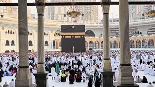 pilgrims gather for tawaf at kaaba in mecca | Professional HD Video