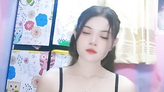 Cute Girl Dancing to Viral Indonesian Song | Trendy Dance Moves