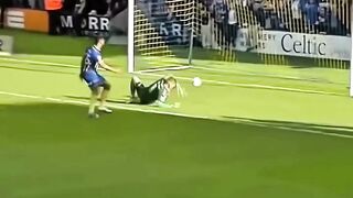 Penyelamatan kiper 3 kali berturut-turut ????????