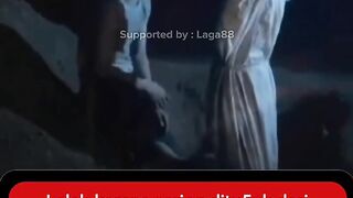 Di bawah langit malam yang gelap dan sunyi di lingkungan TPU daerah Ngawi,