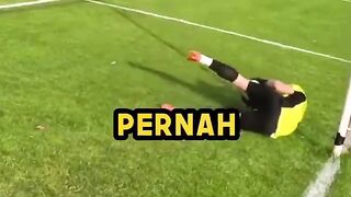 momen penalti aneh disengaja atau tidak ?