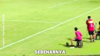 Kalau Beckham Langsung Tembak Kaki Kiri, Gol Gak Ya?