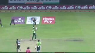 Ghazi ghori back to back boundaries of the bowling of Naheed Rana