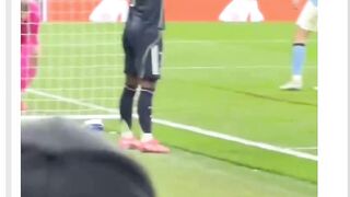 Bukan karena dia lemah. Justru sebaliknya