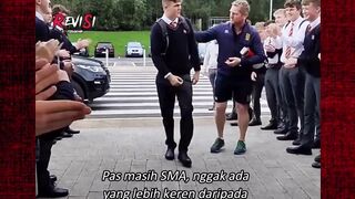 Ketika 3 anak SMA jadi pahlawan sepak bola dalam semalam. ????????