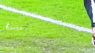 Kenapa Wasit Menjatuhkan Bola Saat Hujan?????