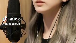 Suara sangat menyentuh...