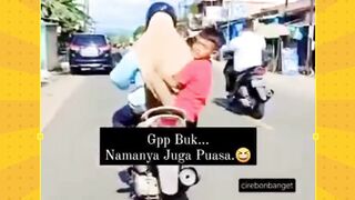 Yaampun, bingung mau bahas yang mana dulu. Mungkin karna puasa jadi gak konsentrasi????