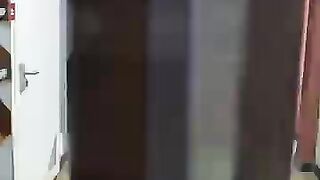 No matter what floor you live on, stray cats know whic