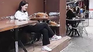 If you do not like cats and are uncomfortable with cats, do not think of coming t