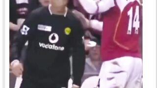 Momen seperti ini yang bikin orang bercanda: “Pantes aja Henry gak suka Ronaldo…” ????