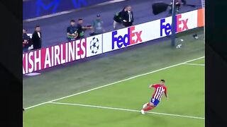 Kiper cetak gol di menit akhir? Absolute Cinema! ????⚽️