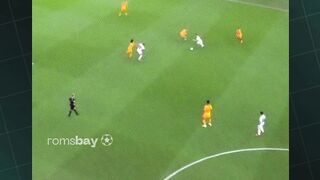 Umpan yang bahkan kamera pun tertipu, Messi melihat apa yang tidak dilihat manusia biasa. ????