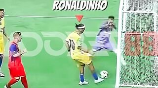 Ronaldinho Gaúcho (Ronaldinho) 9