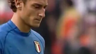 Duel ikonik Francesco Totti vs Edwin van der Sar