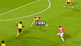 bayangkan kena tiang di hitung gol 2