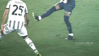 Ketika ego Mbappe lebih besar daripada memberikan peluang kepada neymar. 2