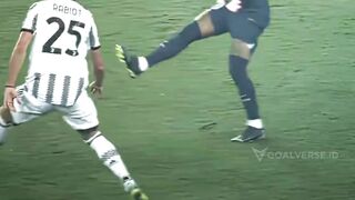 Ketika ego Mbappe lebih besar daripada memberikan peluang kepada neymar. 3