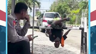 Kok pilatesnya disitu pak